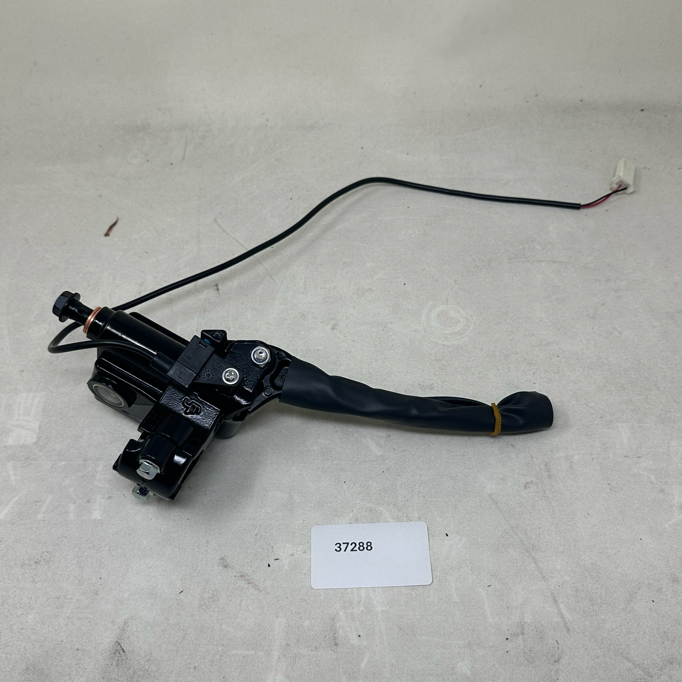 37288 Master Cylinder with Brake Lever