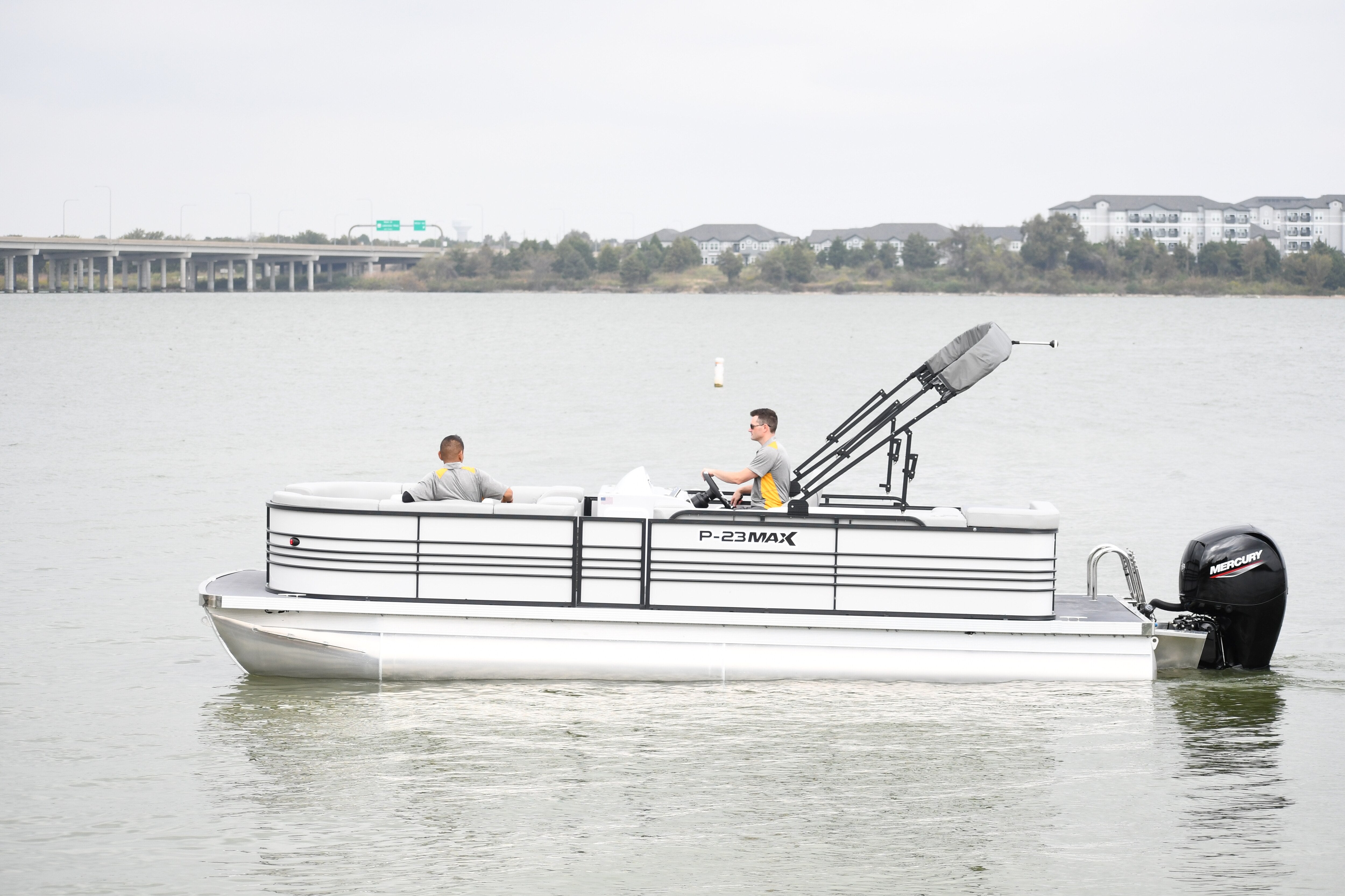 P-23 MAX EXECUTIVE TAN 150HP